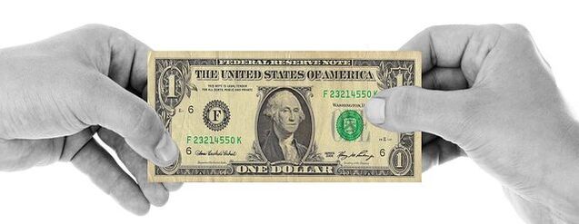 اطوِ الورقة النقدية على شكل مثلث لتحصل على دولار محظوظ
